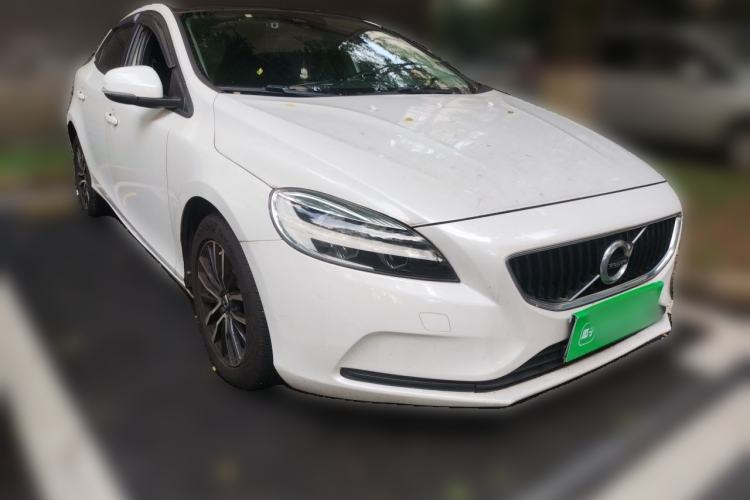 Used Volvo V40 2018 T3 Zhiyi Edition Front Right 45 Deg