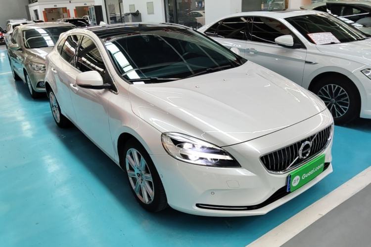 Used Volvo V40 2018 T3 Zhiya Edition Front Right 45 Deg