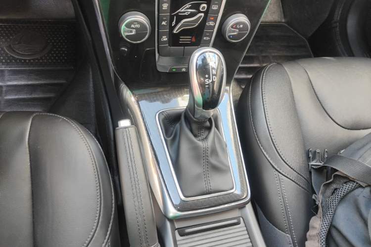 Used Volvo V40 2018 T3 Zhiyi Edition Gear Lever