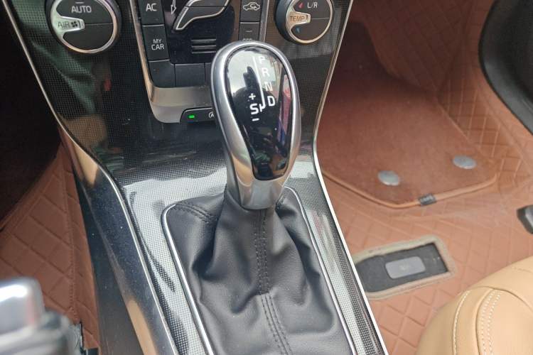 Used Volvo V40 2018 T3 Zhiyi Edition Gear Lever