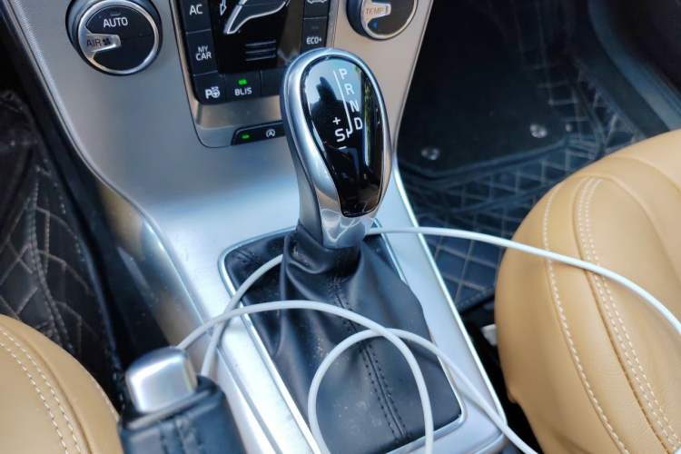 Used Volvo V40 2018 T3 Zhiya Edition Gear Lever