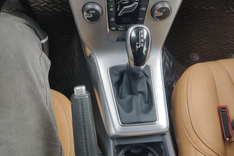 Used Volvo V40 2018 T3 Zhiya Edition Gear Lever