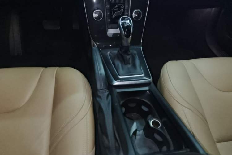 Used Volvo V40 2018 T3 Zhiyi Edition Gear Lever