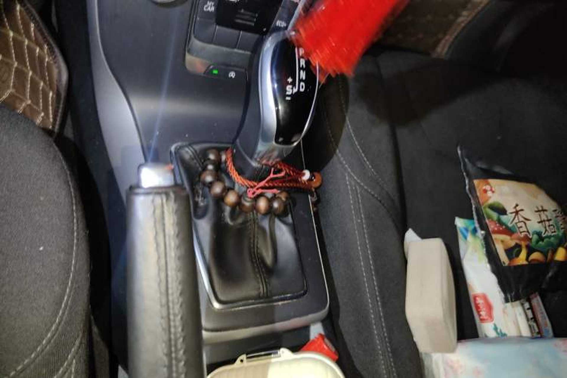 Used Volvo V40 2018 T3 Smart Edition Gear Lever