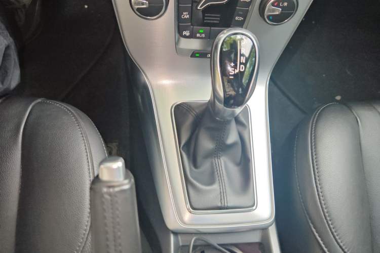 Used Volvo V40 2018 T3 Zhiya Edition Gear Lever