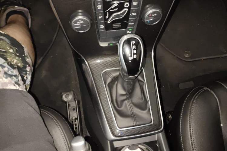 Used Volvo V40 2018 T3 Zhiyi Edition Gear Lever