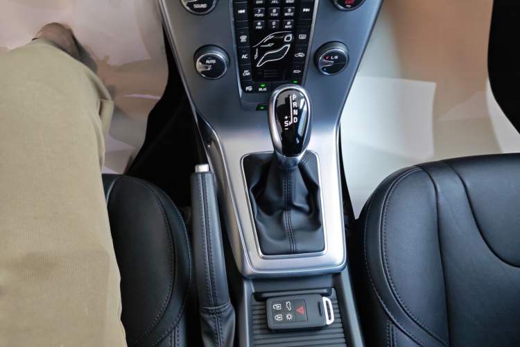 Used Volvo V40 2018 T3 Zhiya Edition Gear Lever
