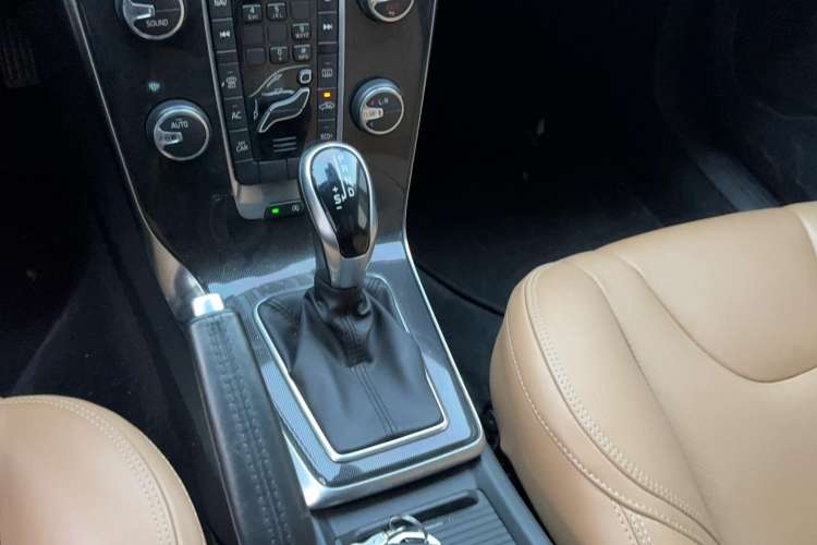 Used Volvo V40 2018 T3 Zhiyi Edition Gear Lever