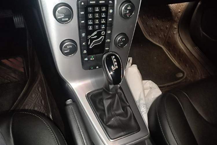 Used Volvo V40 2018 T3 Zhiya Edition Gear Lever