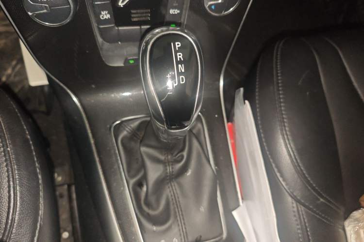 Used Volvo V40 2018 T3 Zhiyi Edition Gear Lever