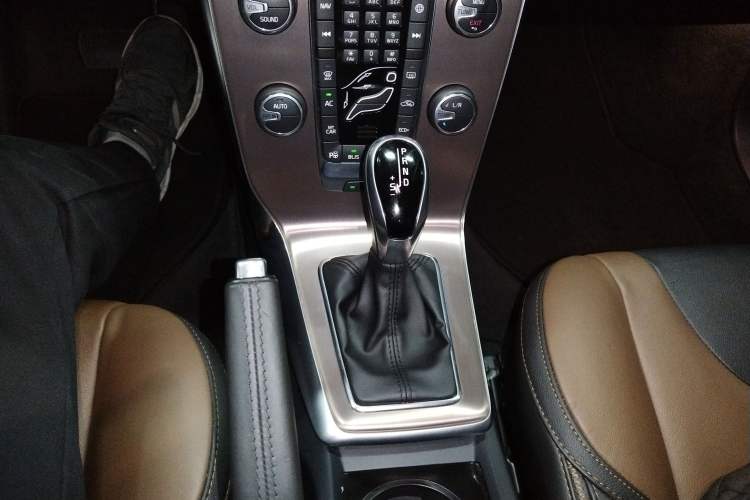 Used Volvo V40 2018 Cross Country T3 Zhiya Edition Gear Lever