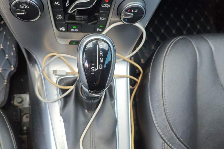Used Volvo V40 2018 T3 Zhiya Edition Gear Lever