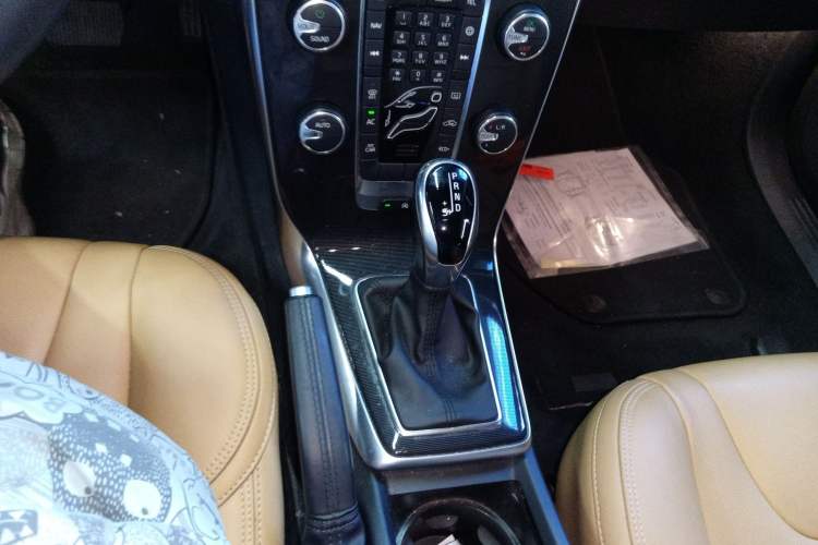 Used Volvo V40 2018 T3 Zhiyi Edition Gear Lever