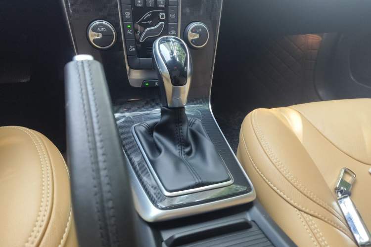 Used Volvo V40 2018 T3 Zhiyi Edition Gear Lever
