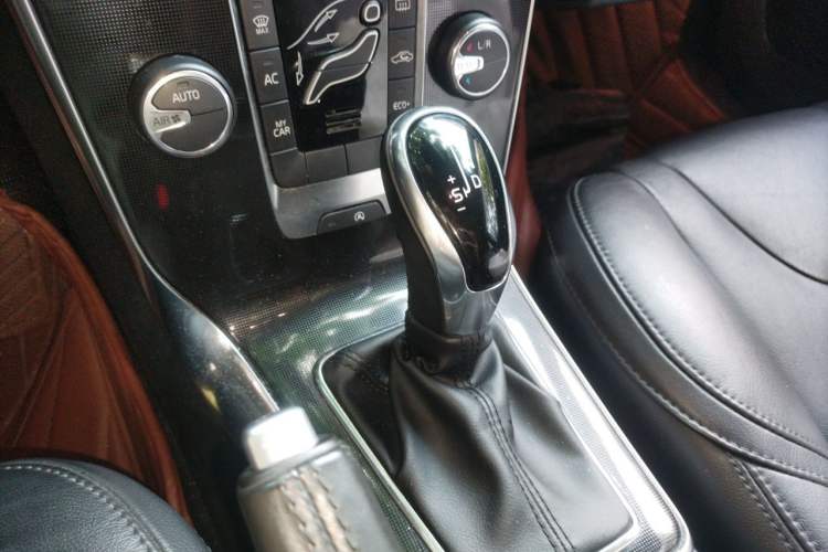 Used Volvo V40 2018 T3 Zhiyi Edition Gear Lever
