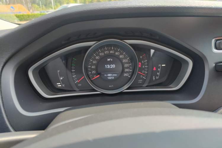 Used Volvo V40 2018 T3 Smart Edition Instrument Cluster