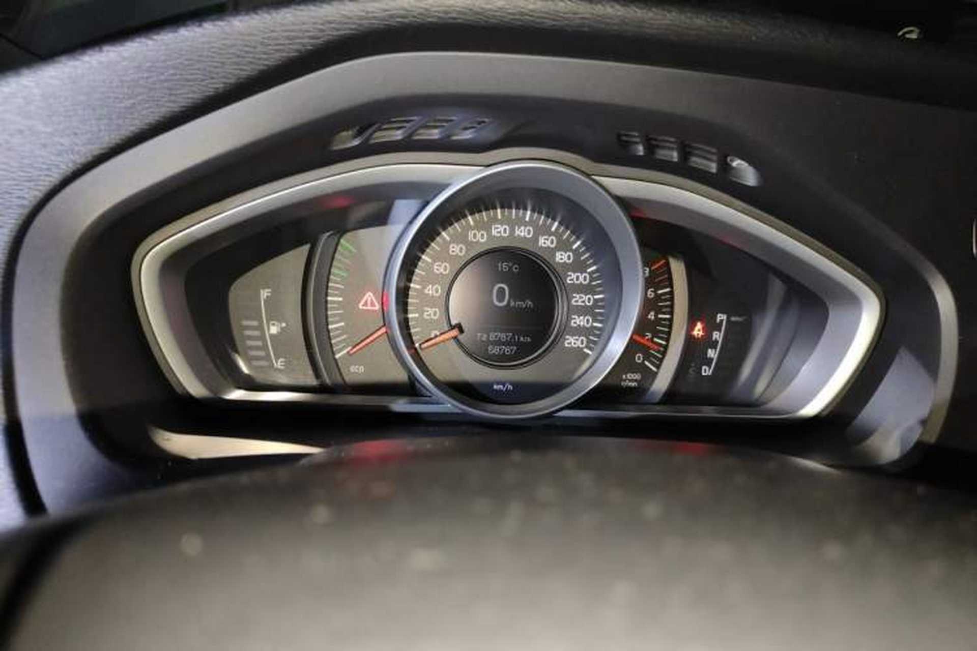Used Volvo V40 2018 T3 Smart Edition Instrument Cluster