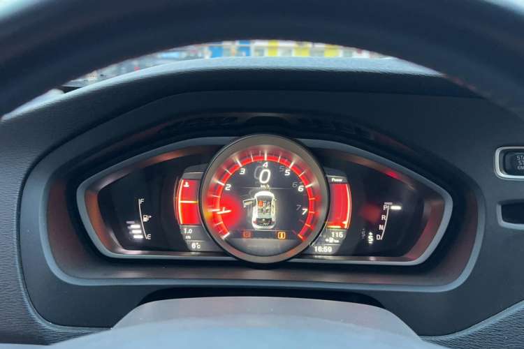 Used Volvo V40 2018 T3 Zhiyi Edition Instrument Cluster