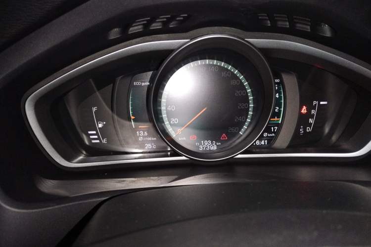 Used Volvo V40 2018 Cross Country T3 Zhiya Edition Instrument Cluster