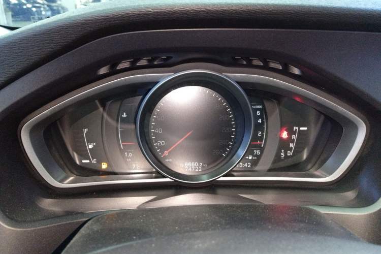 Used Volvo V40 2018 T3 Zhiyi Edition Instrument Cluster