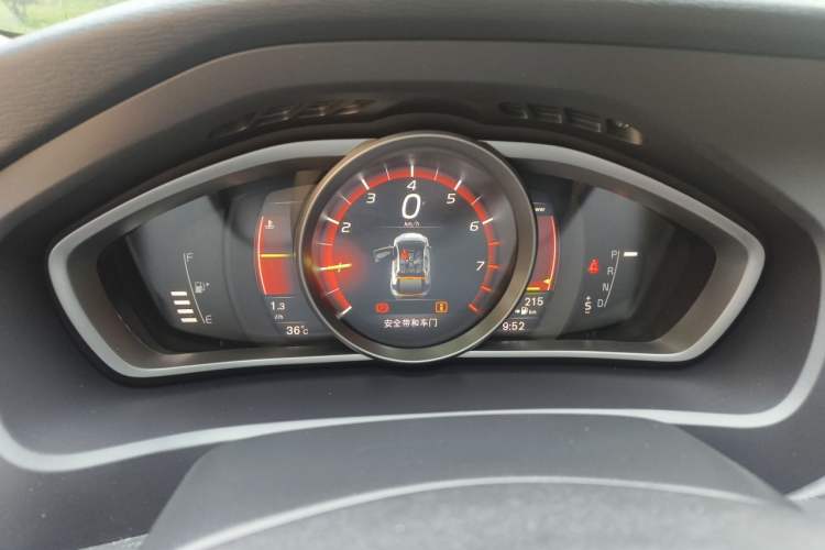 Used Volvo V40 2018 T3 Zhiyi Edition Instrument Cluster