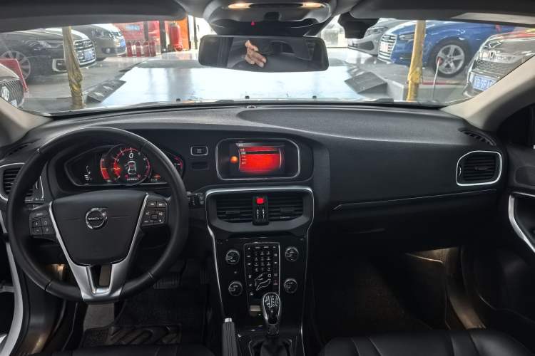 Used Volvo V40 2018 T3 Zhiyi Edition Interior 1
