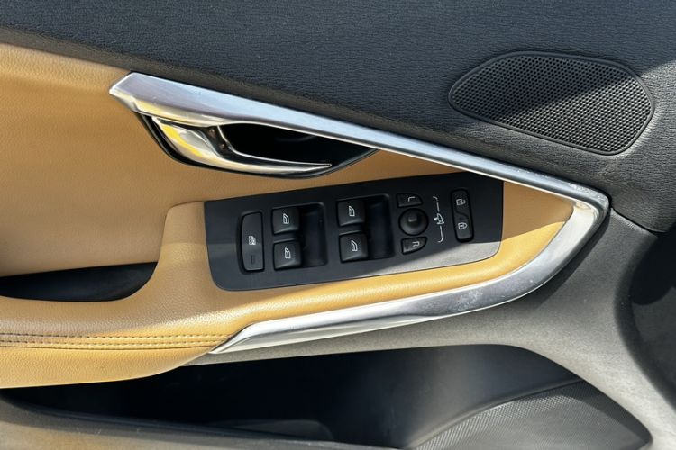 Used Volvo V40 2018 T3 Zhiyi Edition Interior 10