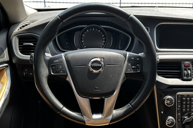 Used Volvo V40 2018 T3 Zhiyi Edition Interior 11