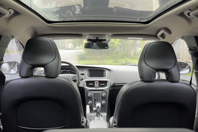 Used Volvo V40 2018 T3 Zhiyi Edition Interior 11