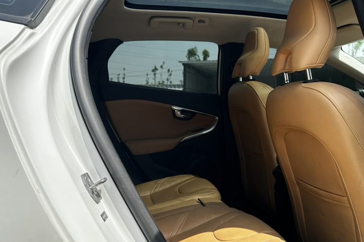 Used Volvo V40 2018 T3 Zhiyi Edition Interior 2