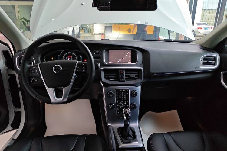 Used Volvo V40 2018 T3 Zhiya Edition Interior 2