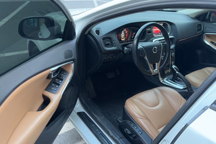 Used Volvo V40 2018 T3 Zhiyi Edition Interior 2
