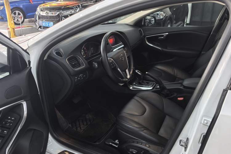 Used Volvo V40 2018 T3 Zhiyi Edition Interior 2