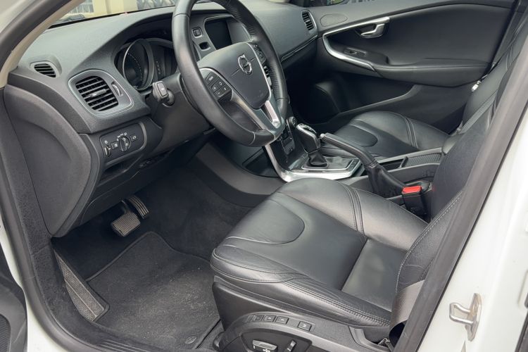 Used Volvo V40 2018 T3 Zhiyi Edition Interior 2