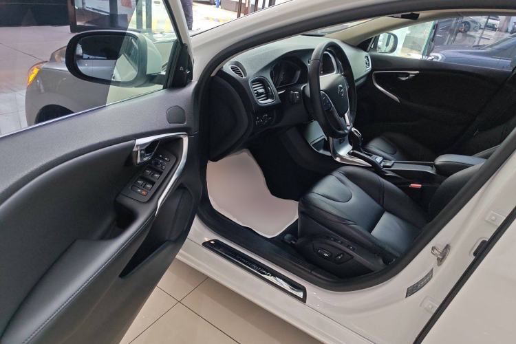 Used Volvo V40 2018 T3 Zhiya Edition Interior 3