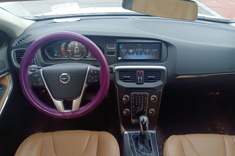 Used Volvo V40 2018 T3 Zhiyi Edition Interior 3
