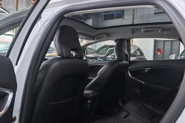 Used Volvo V40 2018 T3 Zhiyi Edition Interior 3