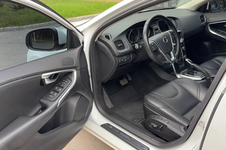 Used Volvo V40 2018 T3 Zhiyi Edition Interior 3