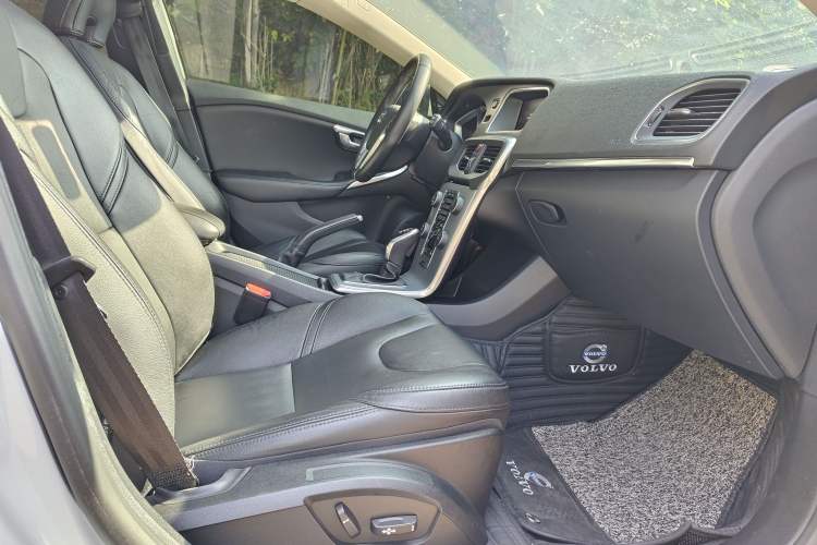 Used Volvo V40 2018 T3 Zhiya Edition Interior 3