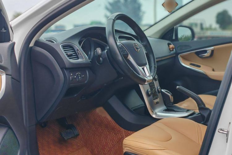 Used Volvo V40 2018 T3 Zhiya Edition Interior 4