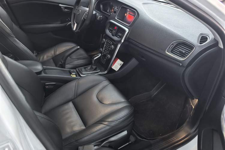 Used Volvo V40 2018 T3 Zhiyi Edition Interior 4