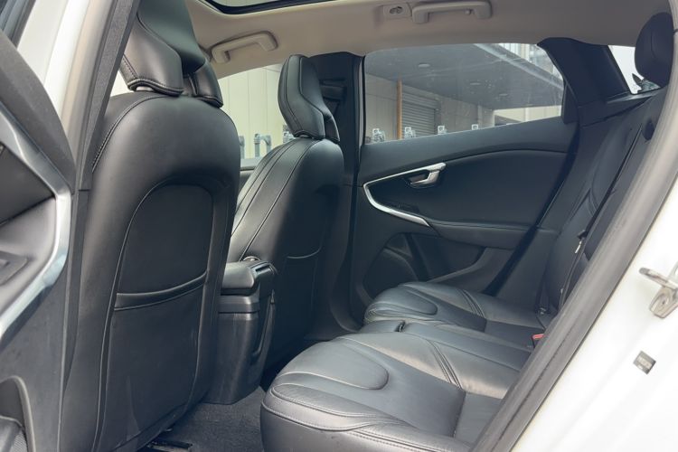 Used Volvo V40 2018 T3 Zhiyi Edition Interior 4