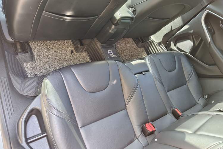 Used Volvo V40 2018 T3 Zhiya Edition Interior 4