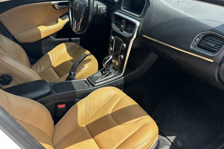 Used Volvo V40 2018 T3 Zhiyi Edition Interior 5