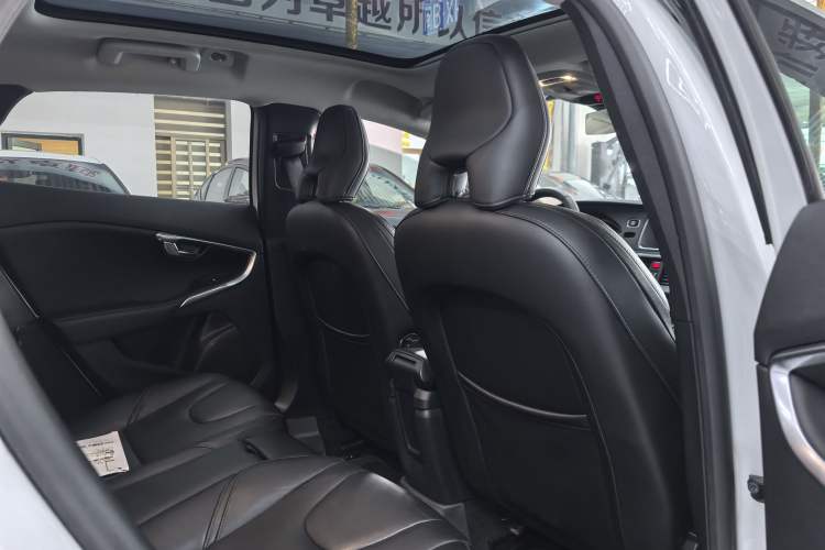 Used Volvo V40 2018 T3 Zhiyi Edition Interior 5