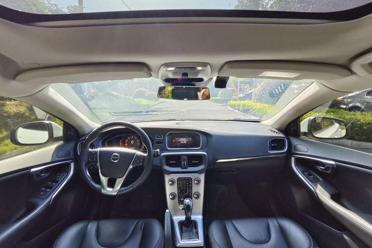 Used Volvo V40 2018 T3 Zhiya Edition Interior 5