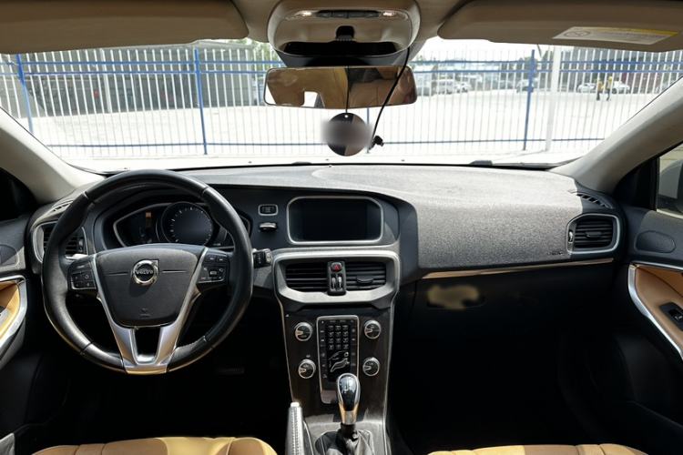 Used Volvo V40 2018 T3 Zhiyi Edition Interior 6