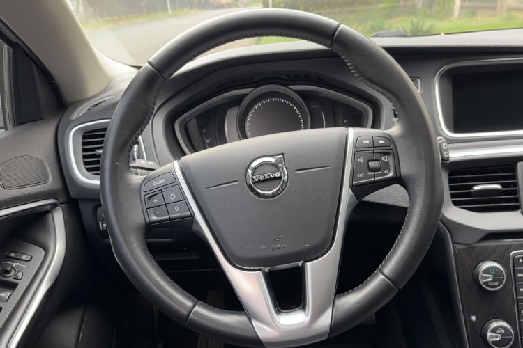 Used Volvo V40 2018 T3 Zhiyi Edition Interior 6