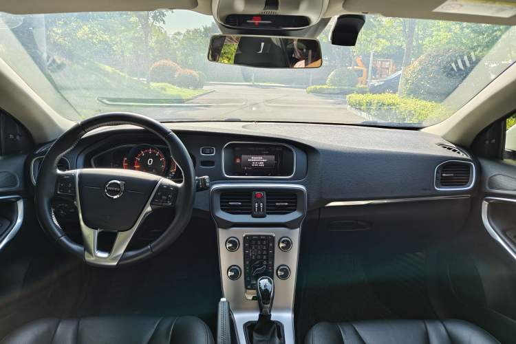 Used Volvo V40 2018 T3 Zhiya Edition Interior 6