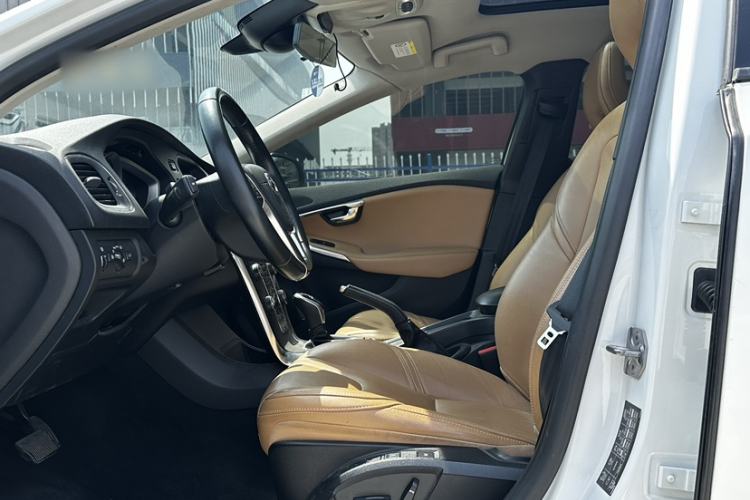 Used Volvo V40 2018 T3 Zhiyi Edition Interior 7